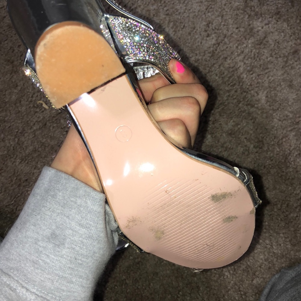 Heels - Picture 3 of 3